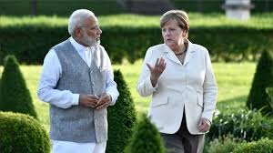 मोदी पहुचे