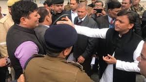 लाइव: अखिलेश