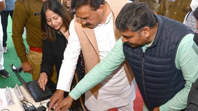 जेलों में