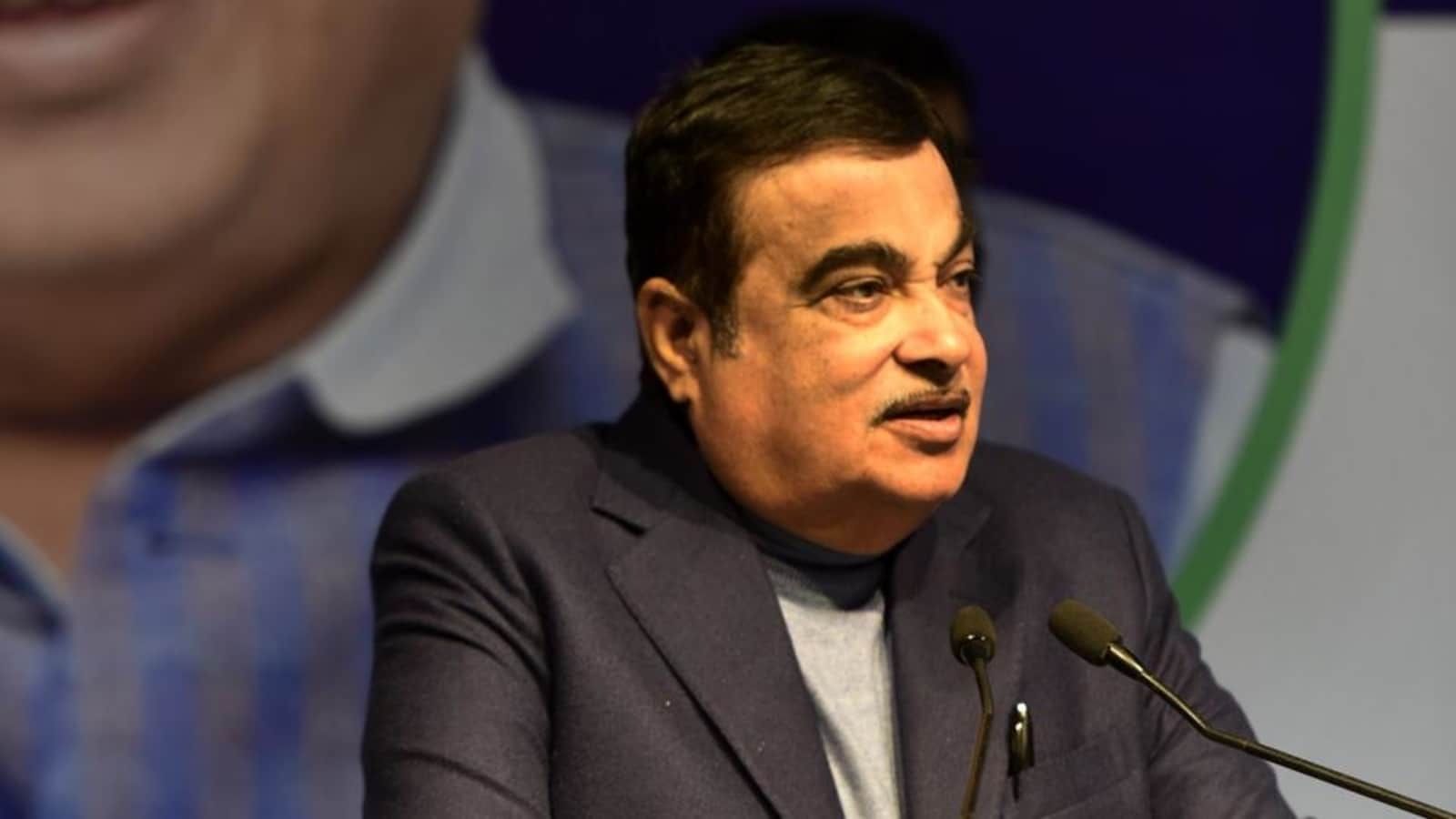 दिल्ली से