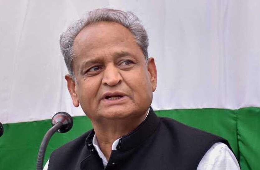मुख्यमंत्री अशोक