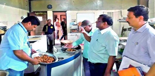 बाजार में