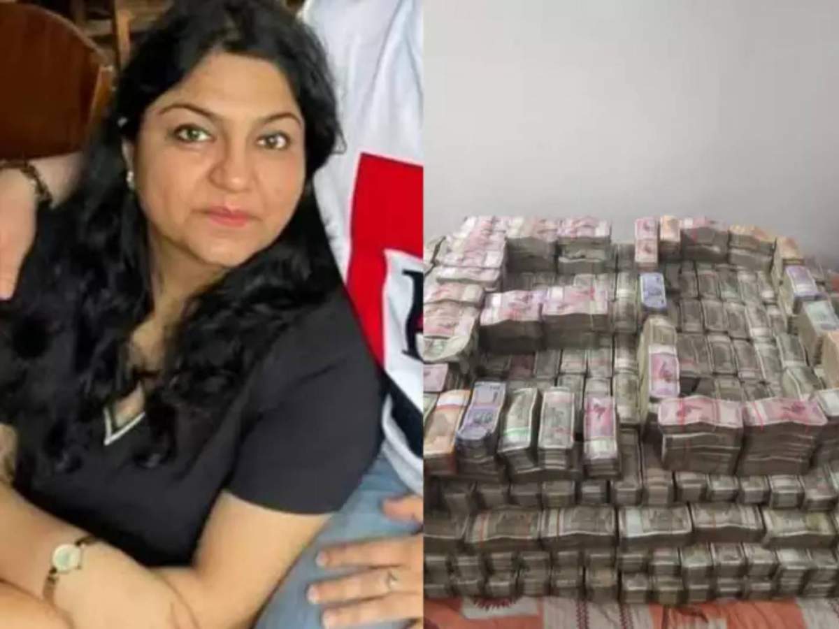 निलंबित IAS
